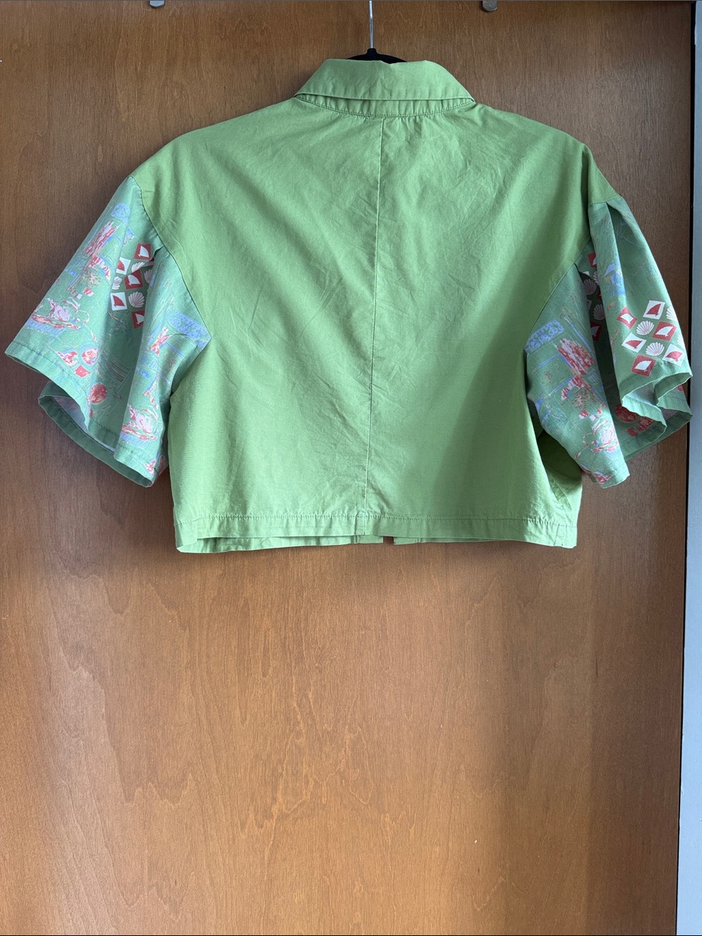 Bayo brand Green Button-Up Shirt with Scenic Print Flutter Sleeves - Picture 4 of 5